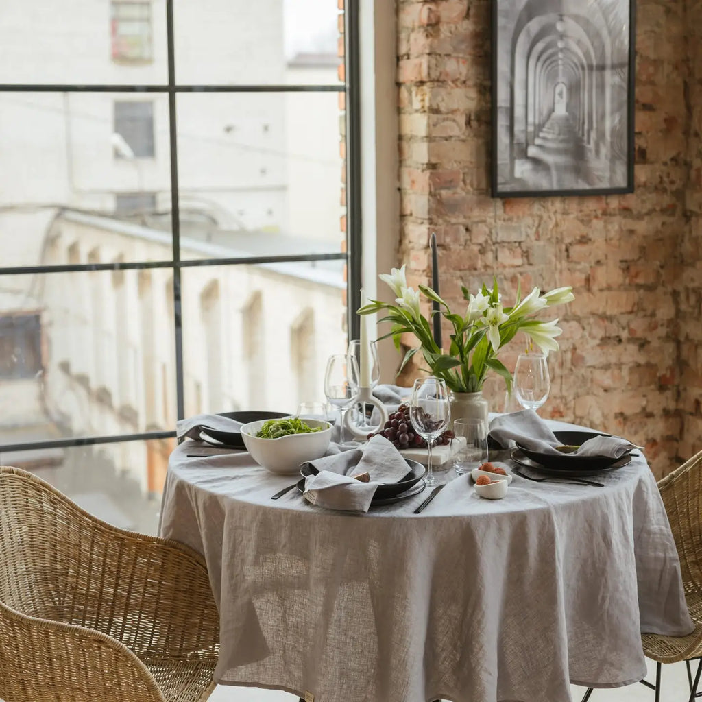 NAPPE EN LIN GRIS CLAIR DIAMETRE 140 X140 CM
