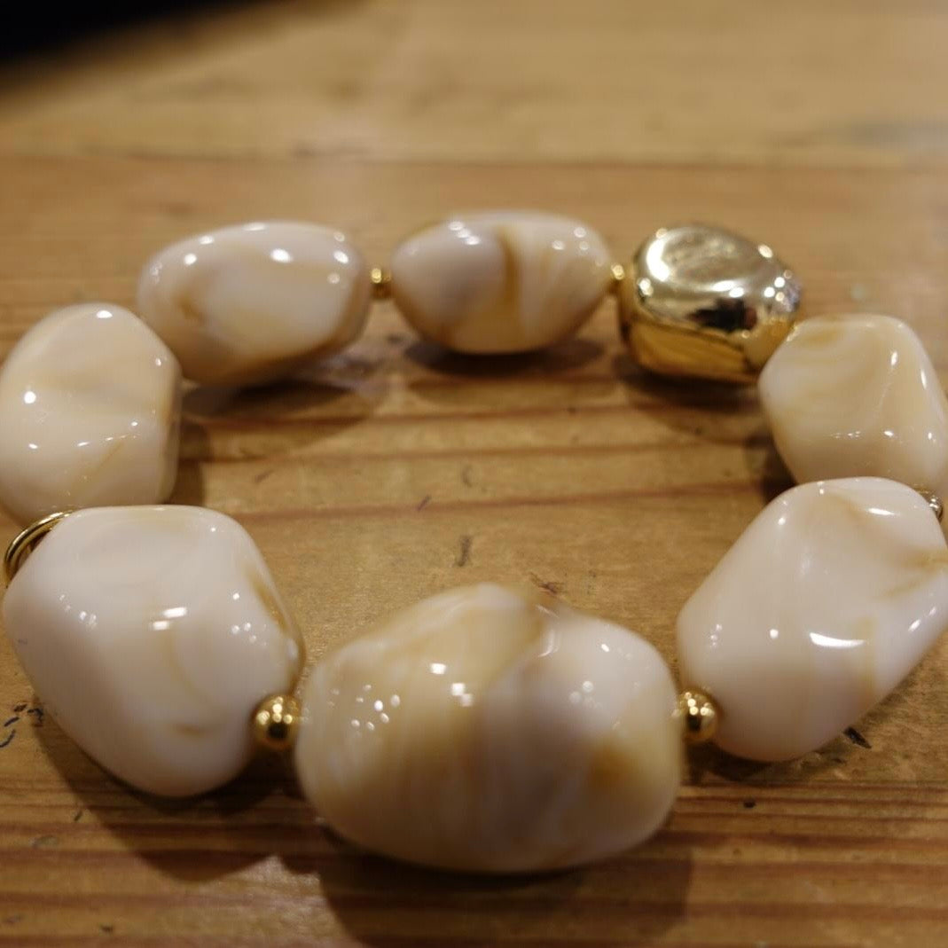 BRACELET ELASTIQUE - Perle Nacre et Doré