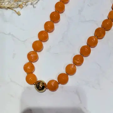 Collier - Résine orange et perle doré