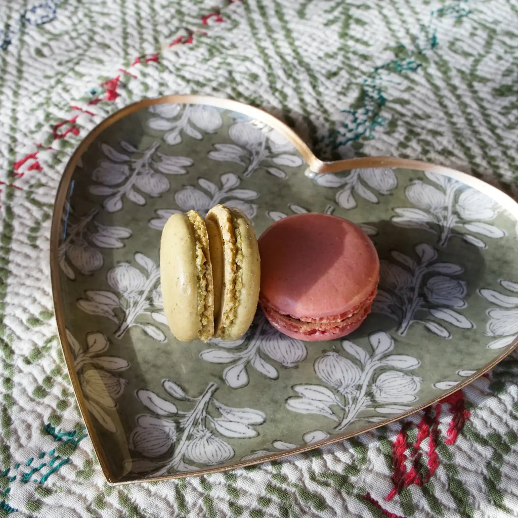 PLATEAU COEUR METAL EMAILLE ALHAMBRA OLIVE 15X15 BORDURE DOREE