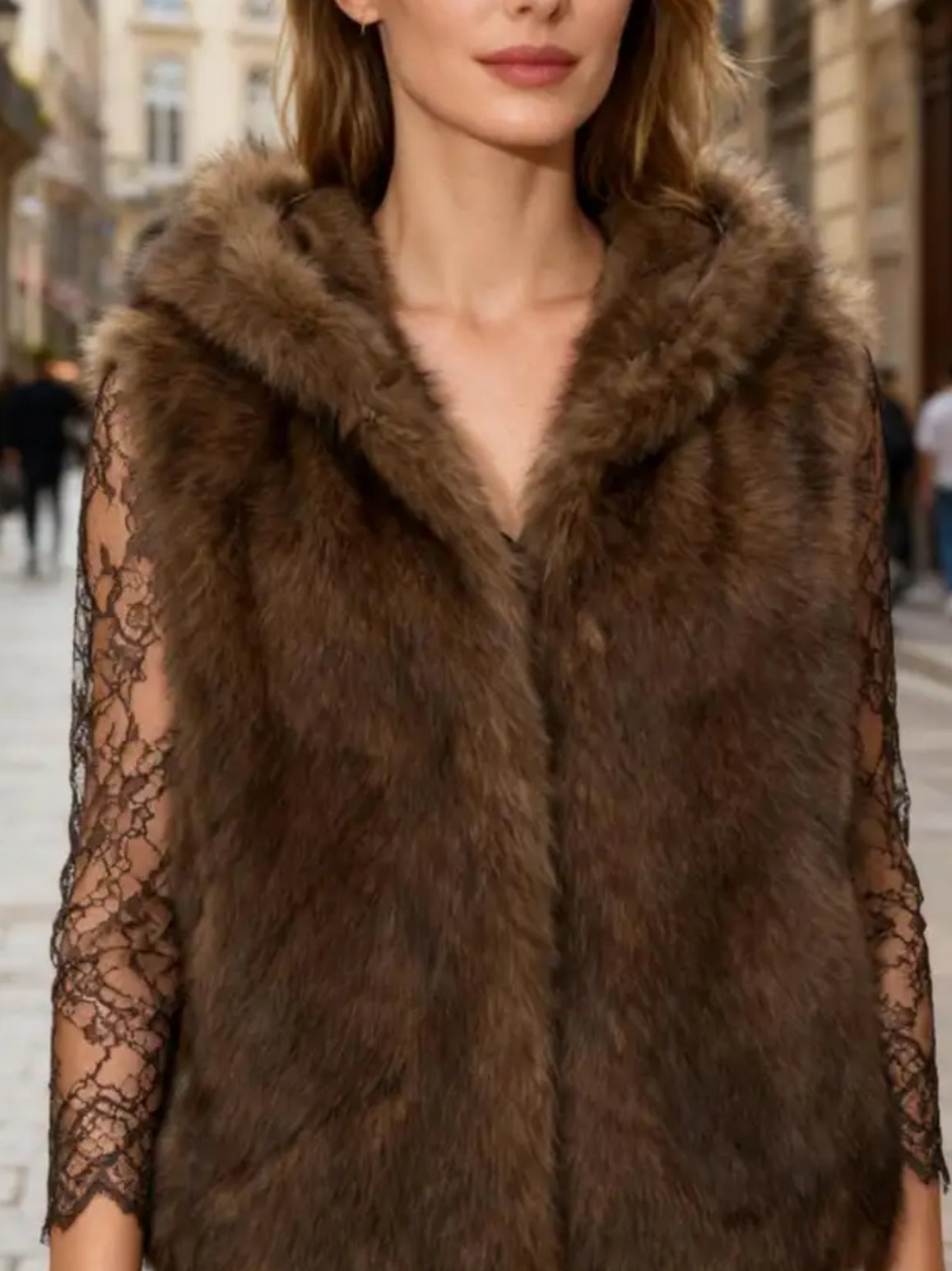 GILET FAUSSE FOURRURE A CAPUCHE