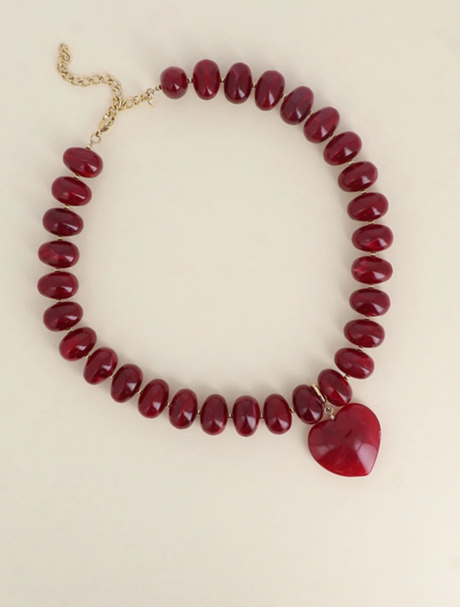 COLLIER PERLE RESINE COEUR BORDEAUX