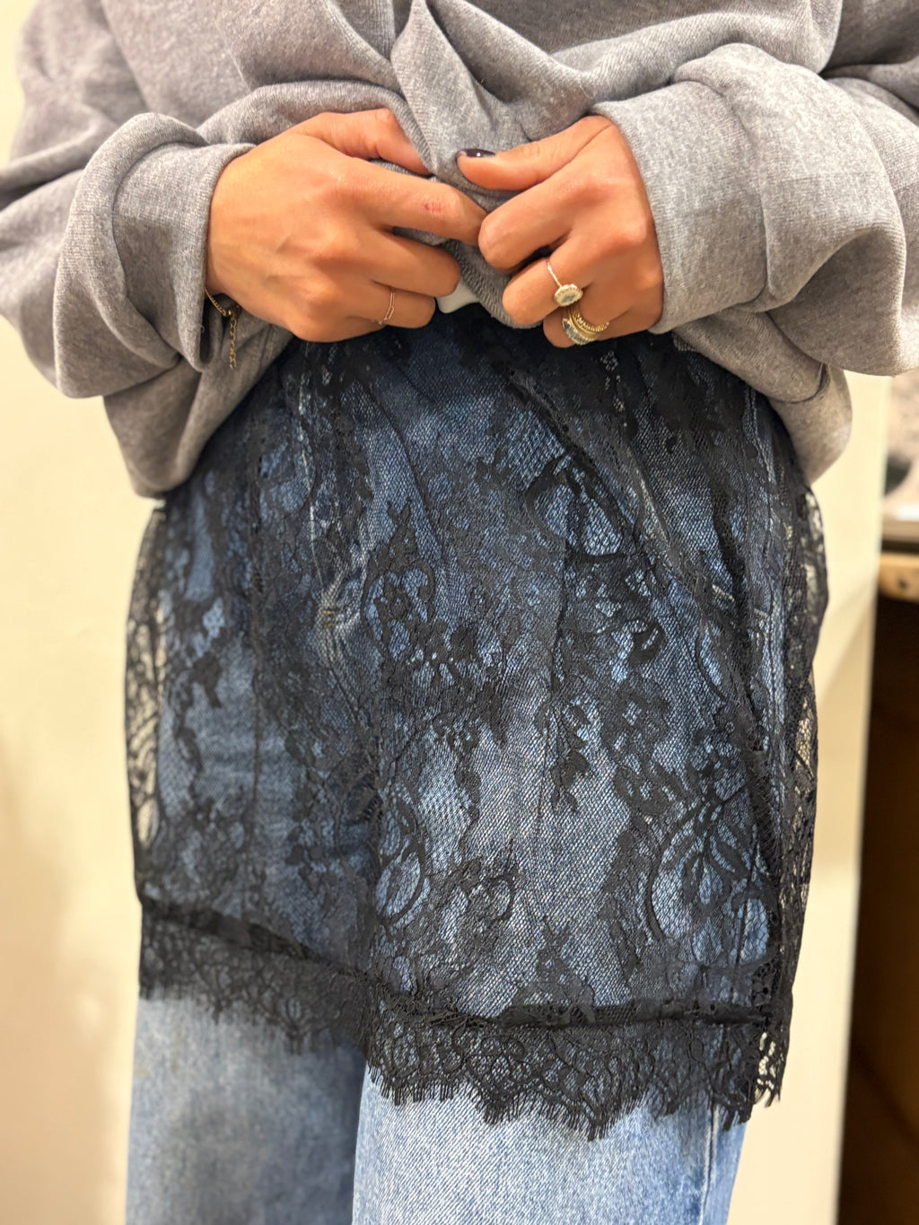 Jupe en tulle avec dentelle florale noire