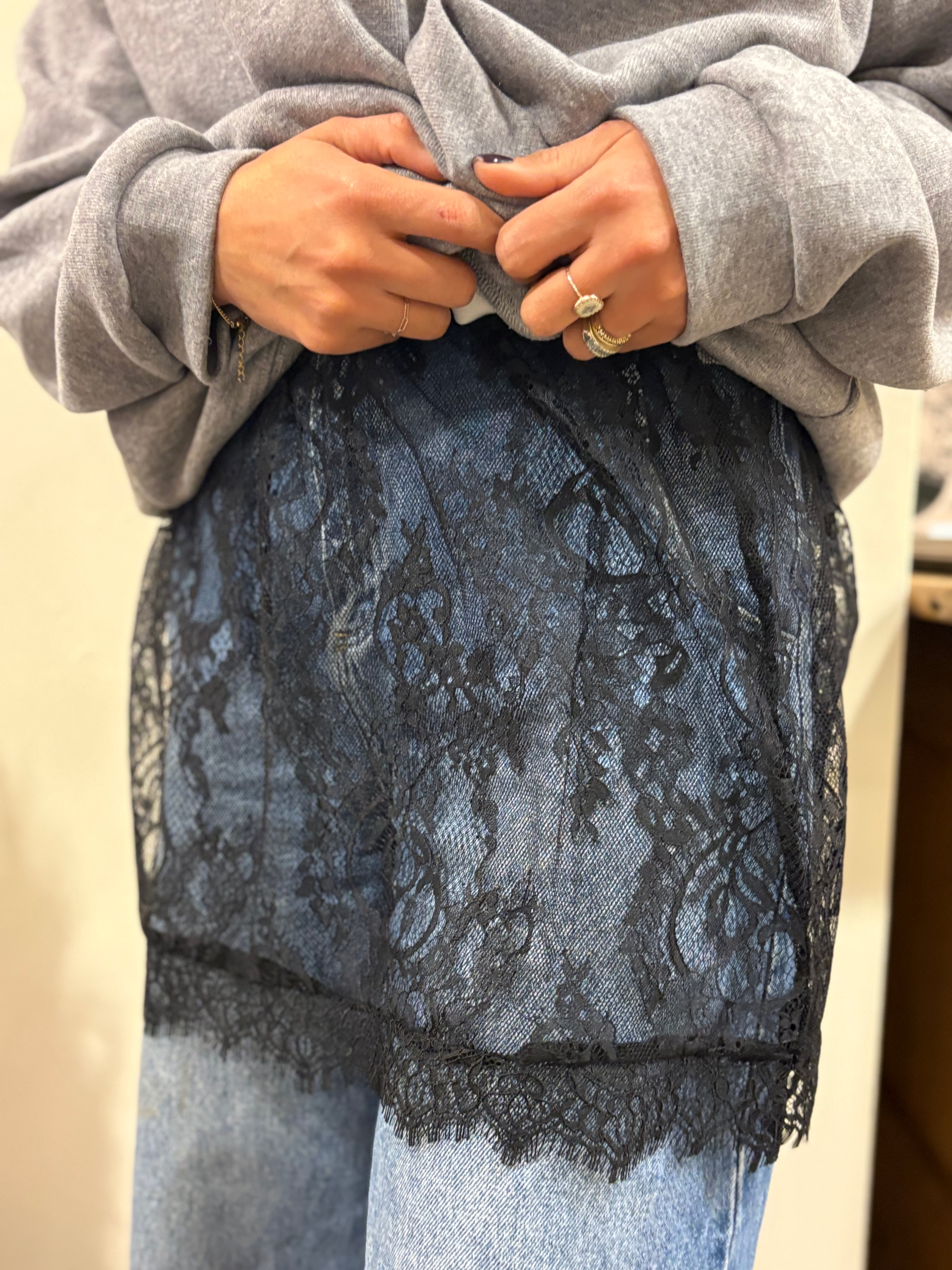 Jupe en tulle avec dentelle florale noire