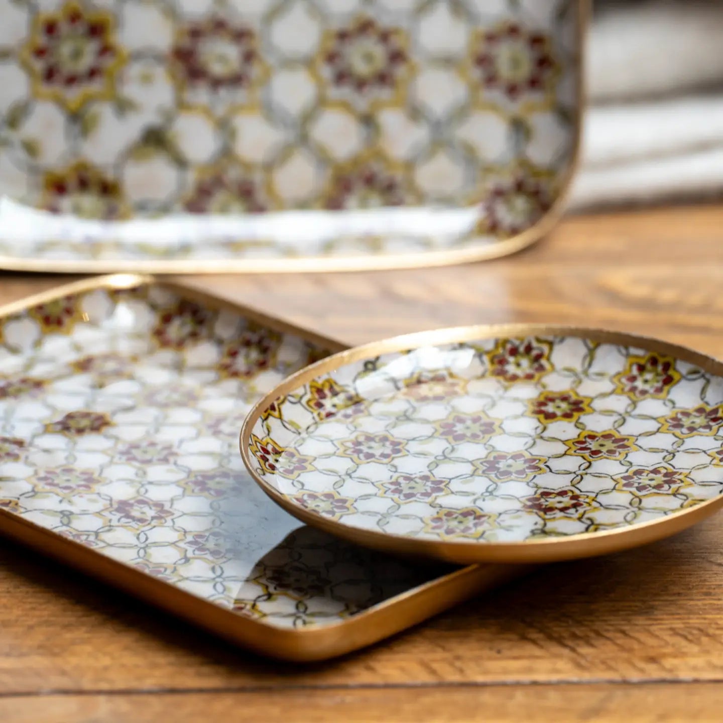 PETIT PLATEAU ROND METAL EMAILLE ZELLIGE BORDURE DOREE