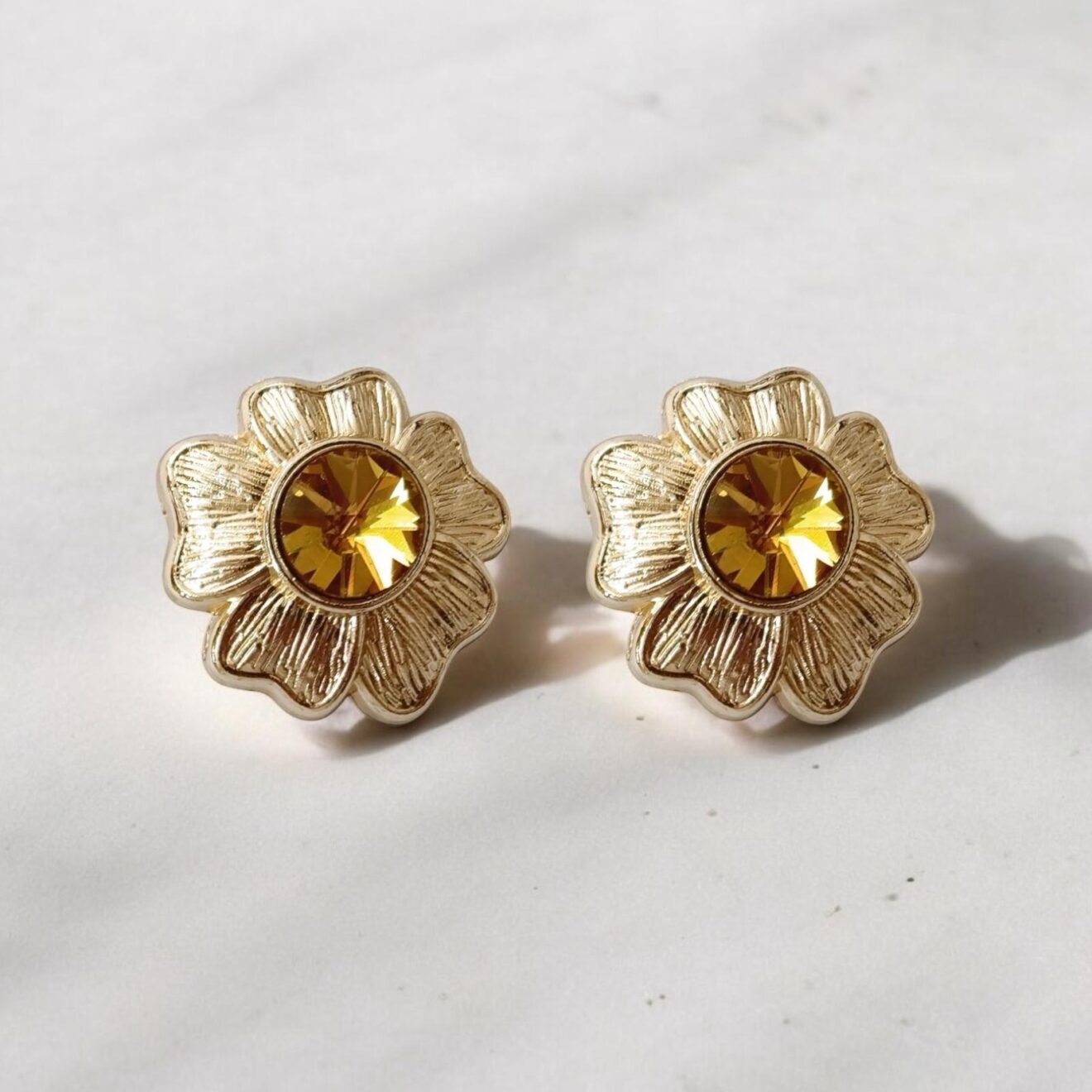 BIJOU DE BOUTON MADELEINE JAUNE