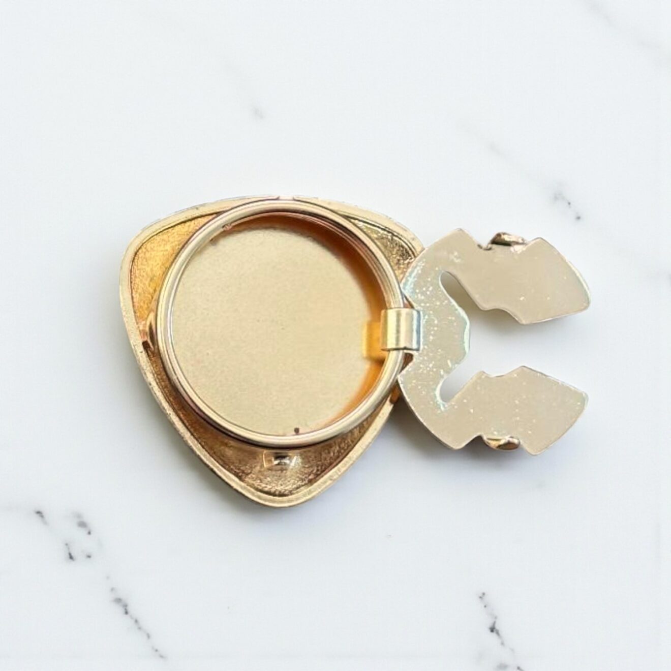 BIJOU DE BOUTON FAUVE OCRE