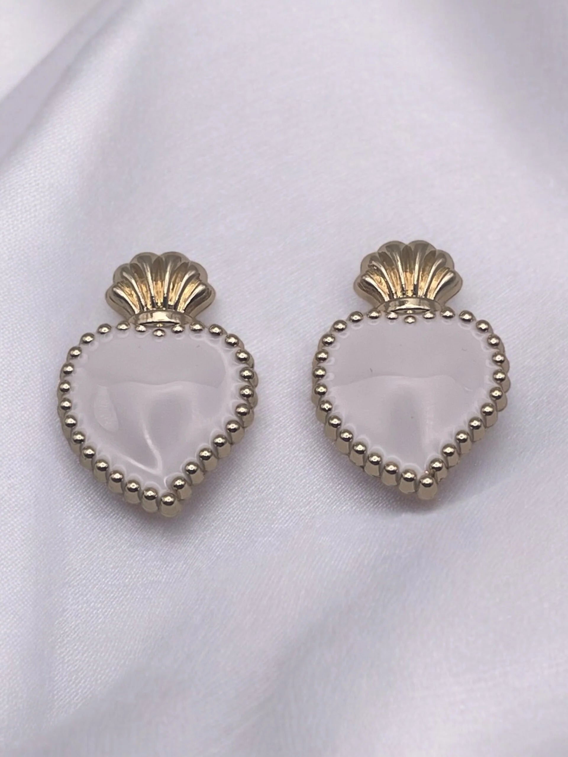 BIJOU DE BOUTON EXVOTO BLANC