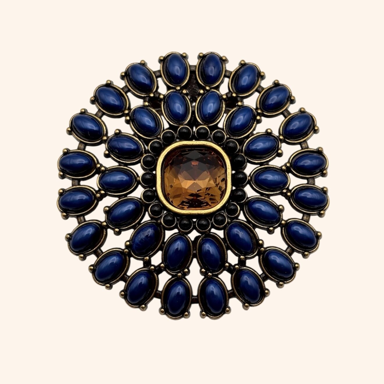 Clip - Paon majestueux bleu nuit