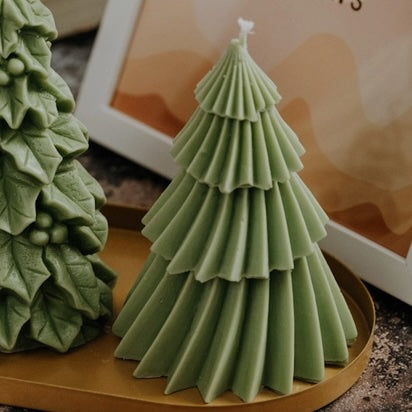 BOUGIE RAYURE ORIGAMI VERT NEIGEUX   BOIS DE SANTAL ET AMBRE