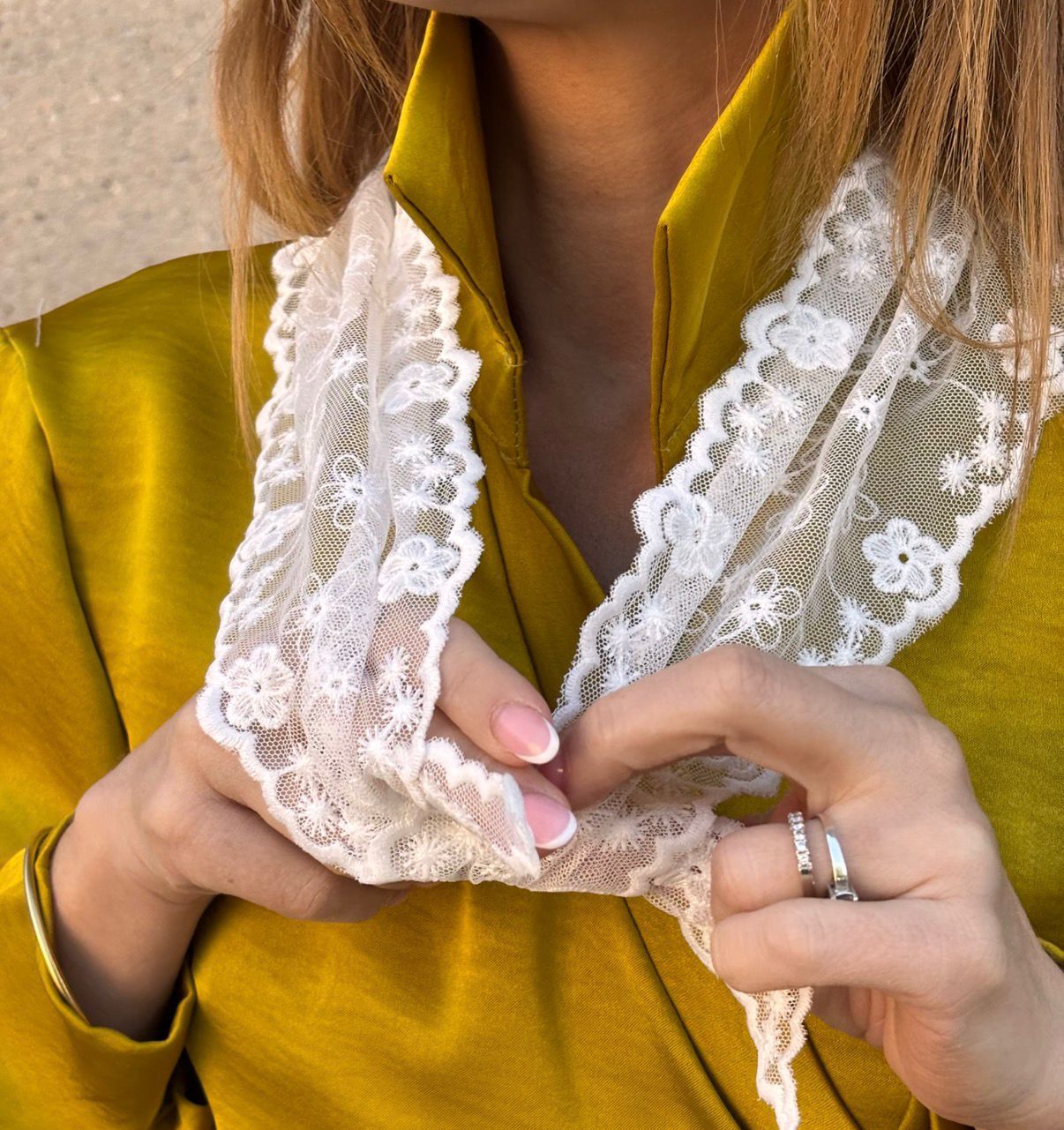 FOULARD TULLE   DENTELLE FLEUR DE FRAISIER