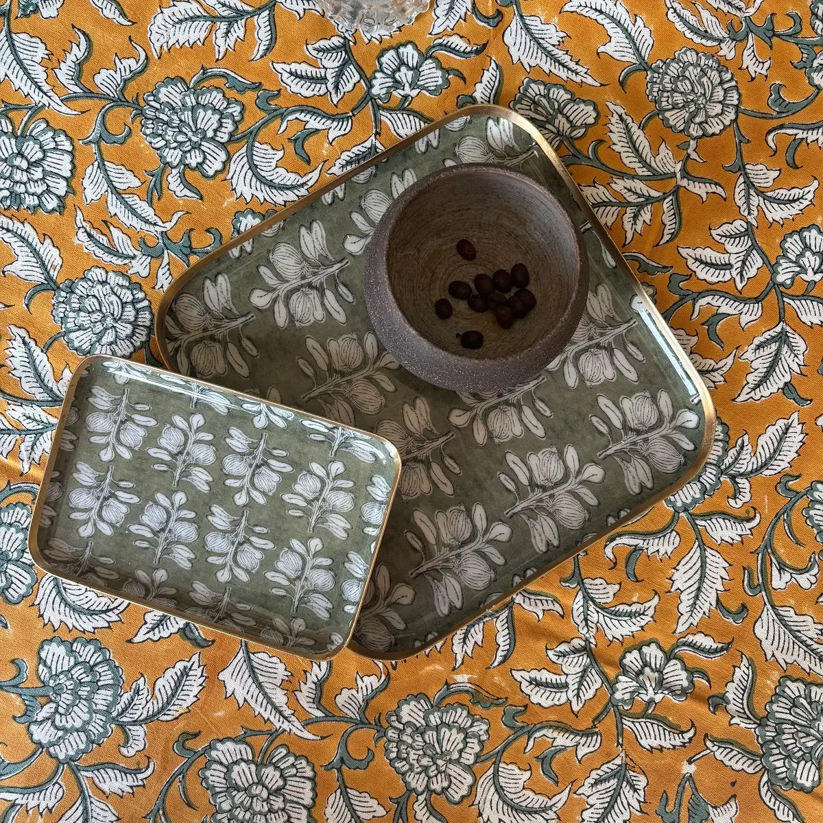 PLATEAU METAL EMAILLE ALHAMBRA OLIVE 16X16 BORDURE DOREE